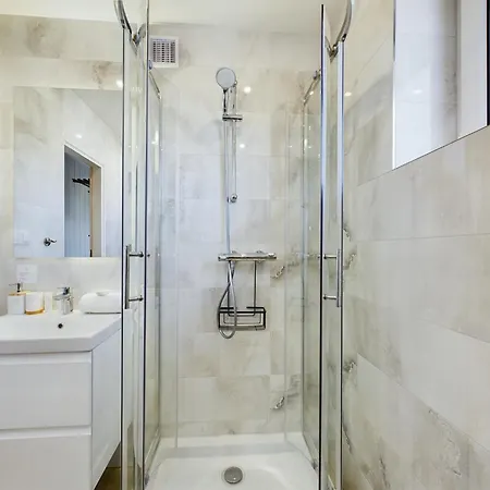 Beautiful For 6 People Located 550 M From The By Renters