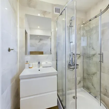 Beautiful For 6 People Located 550 M From The By Renters Γκντανσκ